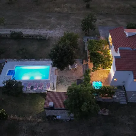 Mandorla With Private Pool