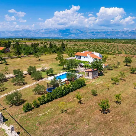 Dom wakacyjny Mandorla With Private Pool