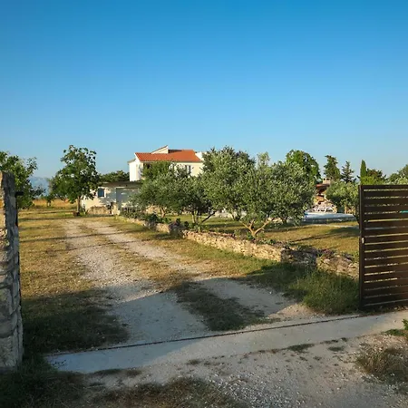 Mandorla With Private Pool