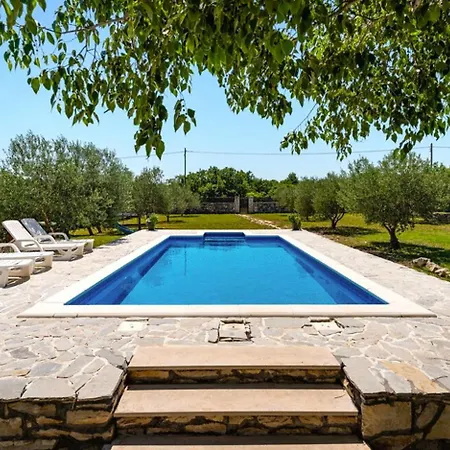 Mandorla With Private Pool