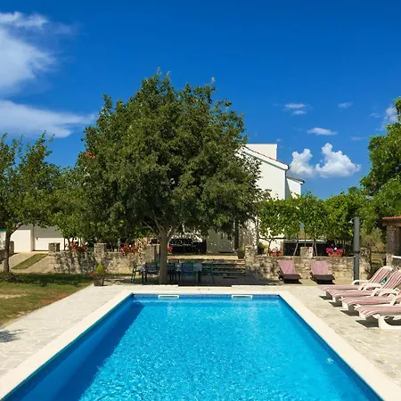 Mandorla With Private Pool