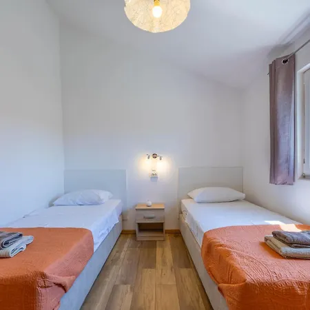 Holiday home Mandorla With Private Pool Zadar