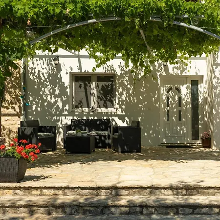 Mandorla With Private Pool