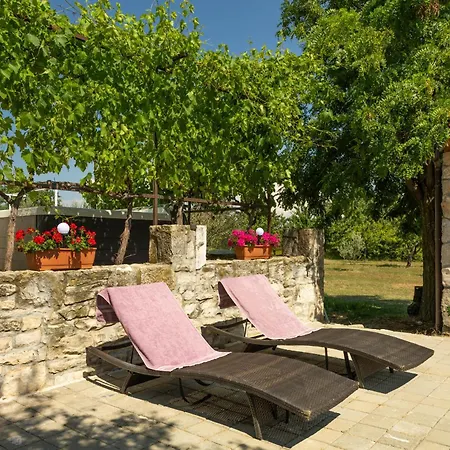 Holiday home Mandorla With Private Pool Zadar