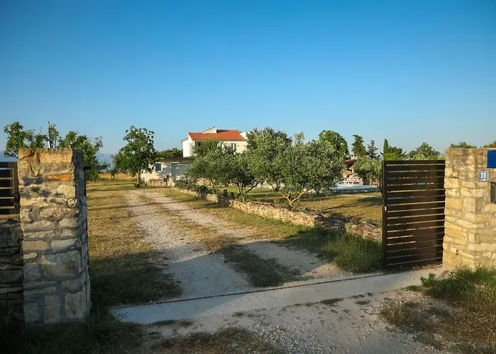 Mandorla With Private Pool